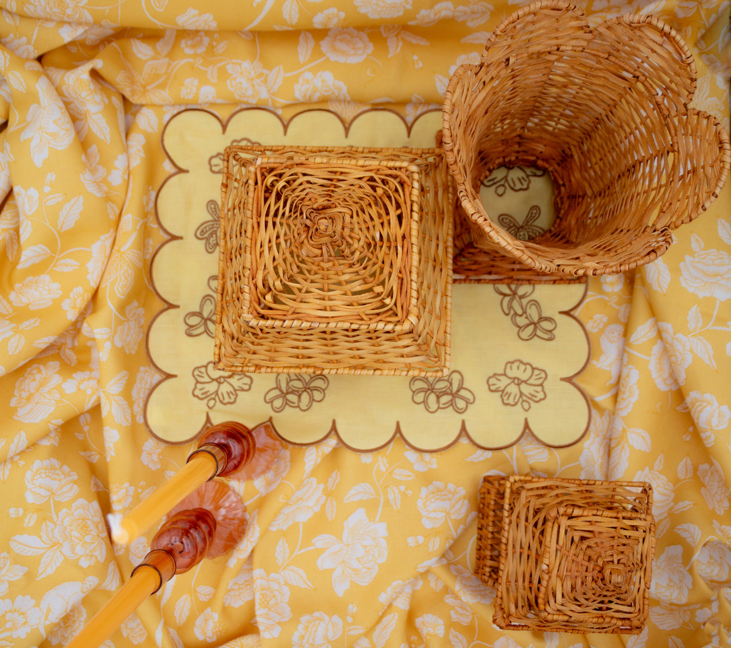 Marigold Flora Parlour Tablecloth Ro'Table