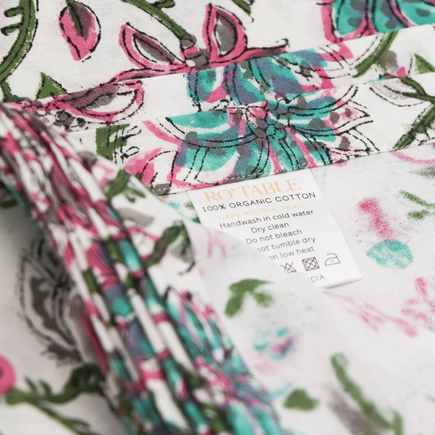 Pendula Petunia Tablecloth Ro'Table