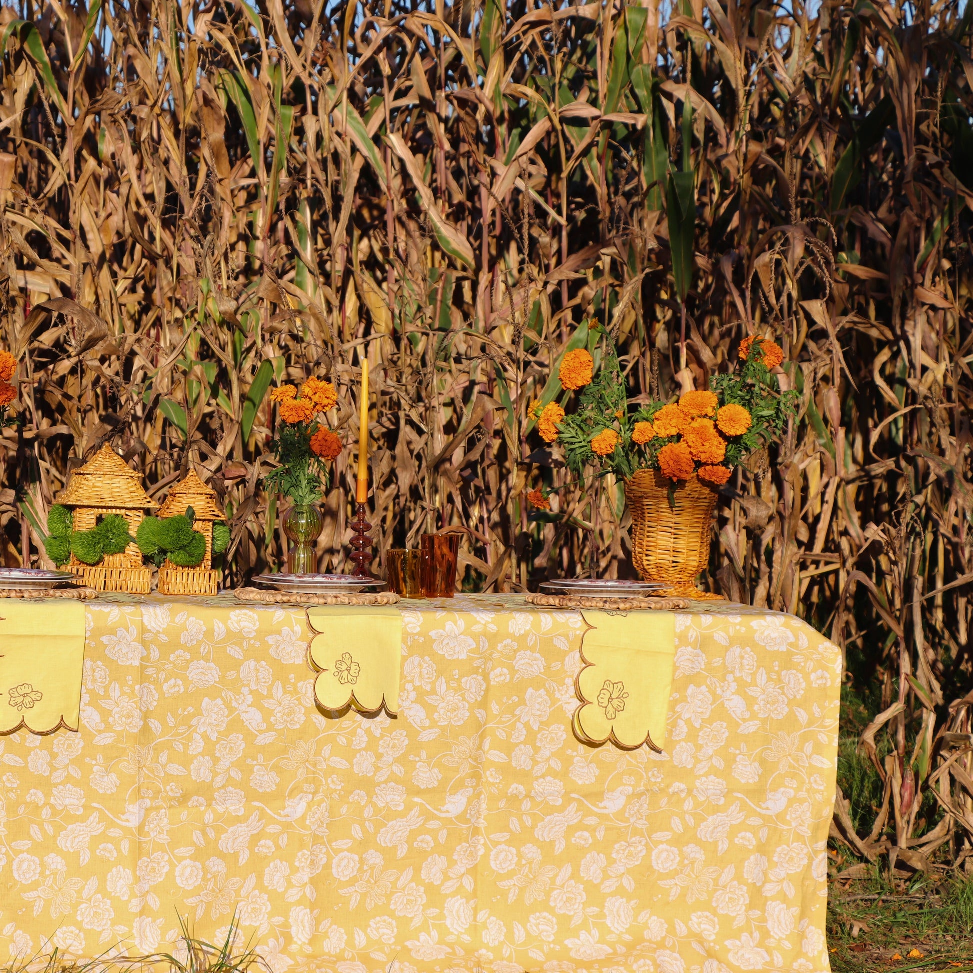 Marigold Flora Parlour Tablecloth Ro'Table
