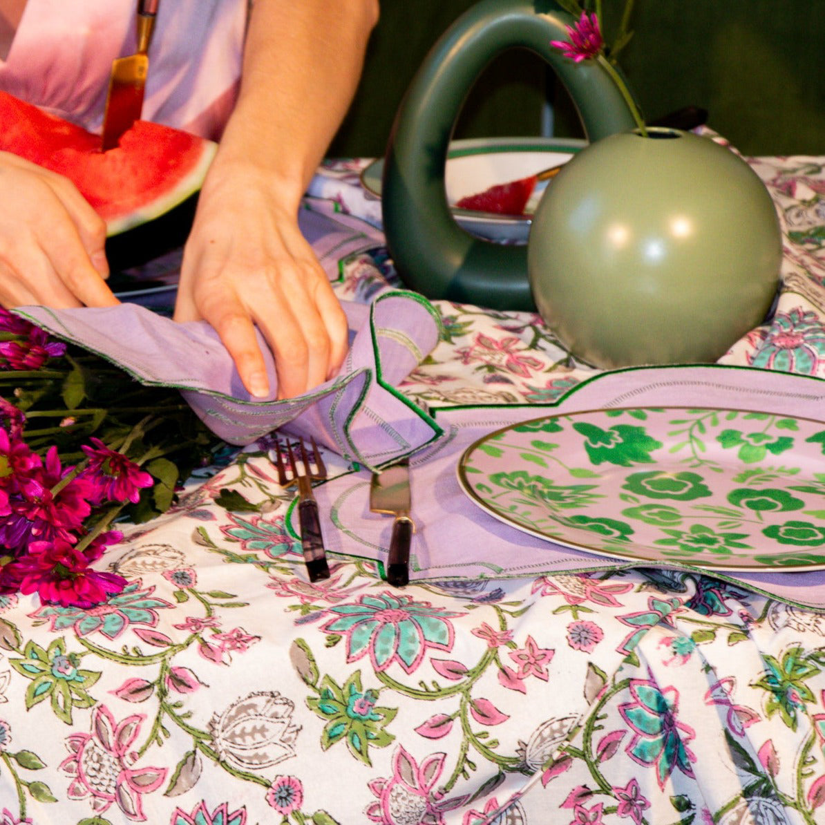 Pendula Petunia Tablecloth Ro'Table