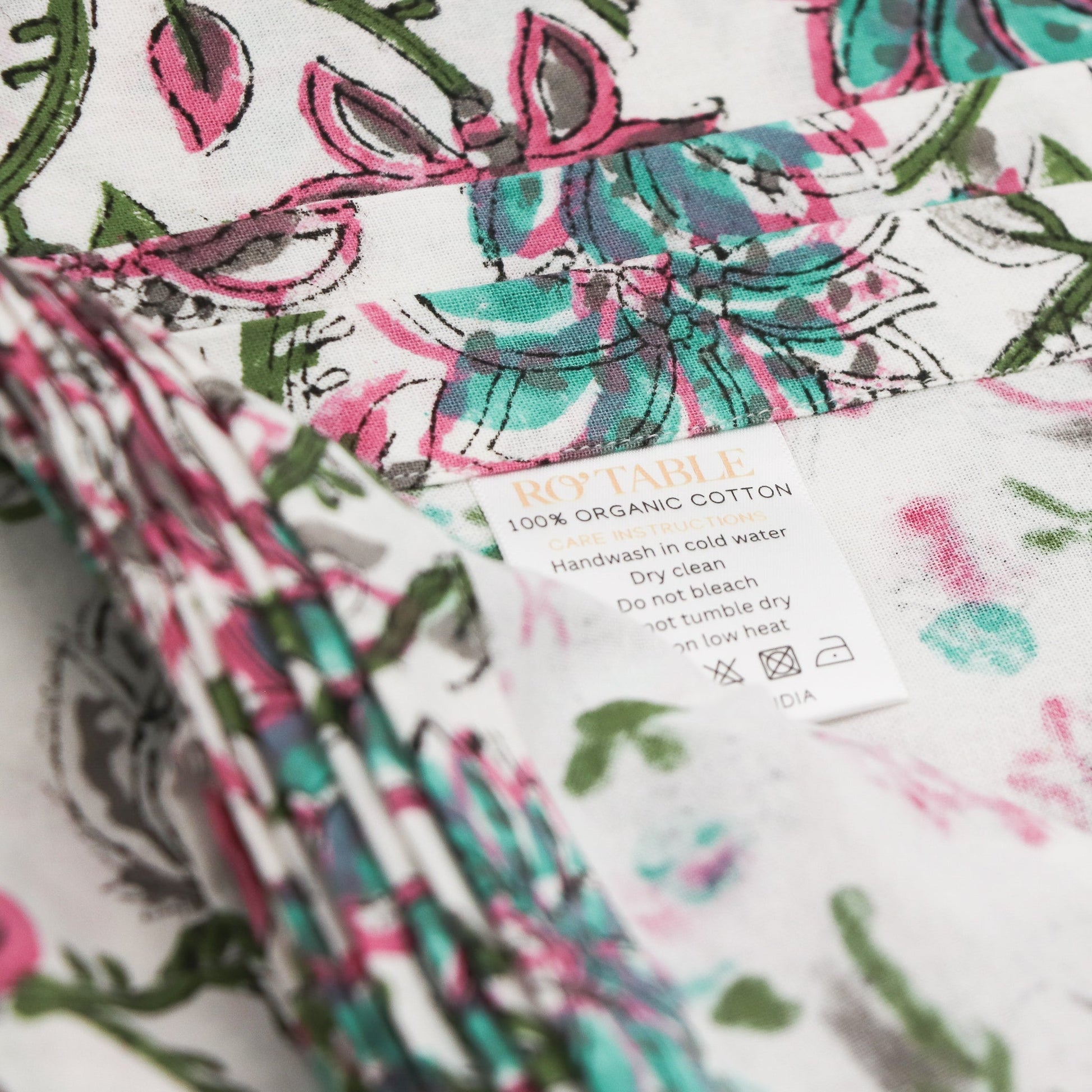 Pendula Petunia Tablecloth Ro'Table